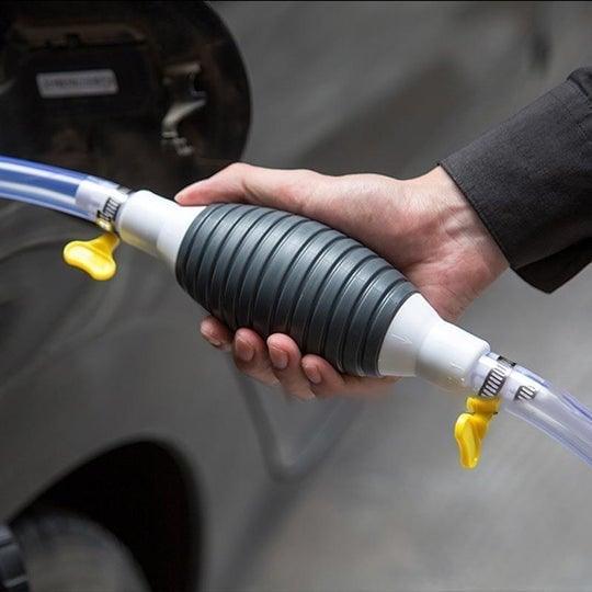 🥳2026 HOT SALE🥳💞50K+ SOLD!💥 50% OFF! Manual Pump Suction Liquid Sucker – No electricity needed. Transfers gasoline, water, oil & more. Easy squeeze pump, high-flow hoses. PVC durable, corrosion-resistant. A handy home essential. 🛢️💧